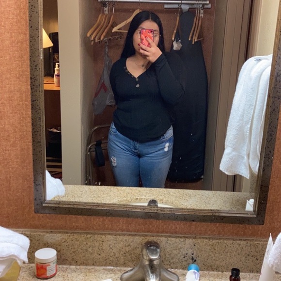 Meet your Posher, Celeste - Picture 2 of 8